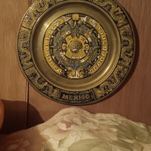 VINTAGE TIN DECORATIVE TRAY/ WALL ART